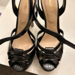 Size 7 platform peep toes shoes. Never been worn. Leather.